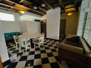 Retro Vintage Retreat 2BHK Apt Zennova Stays, 5mins from Dabolim Airport