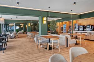 B&B HOTEL Santiago Milladoiro