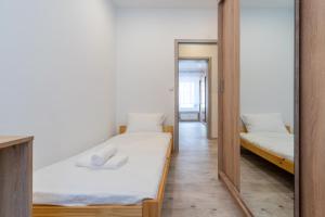 Zawodzie 3-Bedroom Apartment by BookingHost