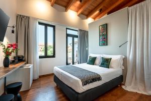 Amarillide rooms