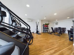 NEW! 2 Bedroom Flat in Manchester Waters by Stay With Us, Perfect for Families, Couples & Groups, FREE Private Parking!