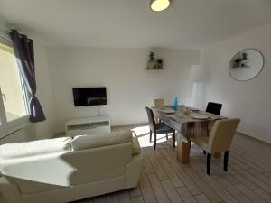 Appartements Appart T3 avec Cours et Parking Prive : photos des chambres