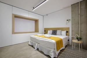 Madrid Rastro Studio Modern Apartment by La Latina