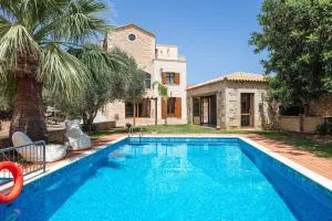 Saridakis Villa, a multi-generational Retreat, By ThinkVilla - Mírthios