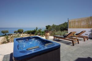 Terra Petra Luxury Villa - The Seafront Retreat