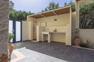 Terra Petra Luxury Villa - The Seafront Retreat