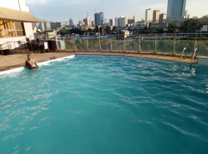 Rooftop Pool with City View - Studio