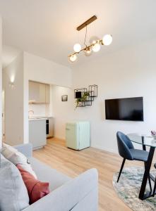 Rola Art Work Studio II by DAHOME