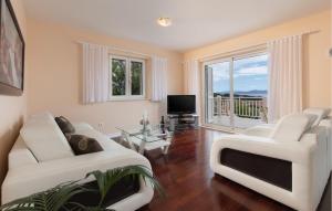 Nice Home In Sumartin With Wifi