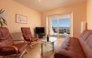 Nice Home In Sumartin With Wifi