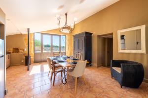 Appartements Le Mas des Aracil 2 - Appt climatise avec piscine : photos des chambres