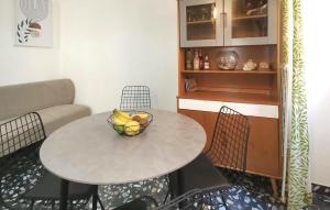 2 Bedroom Stunning Home In Novalja 