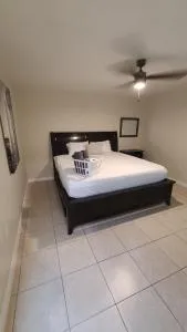 Gorgeous King Master room with private lavatory - 泽弗希尔斯