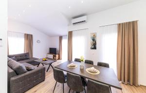 2 Bedroom Nice Apartment In Kastel Novi 