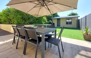 Maisons de vacances Amazing Home In Saint-Coulomb With Wifi : photos des chambres