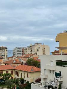 Cosy flat 250m from beach