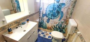 Apartment Sleeps 2 with Pool Access