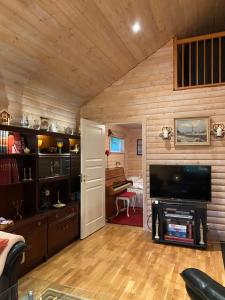 Koselig hytte i Sverige 20 minutter fra norskegrensen Ostervallskog