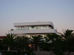 Apartments Dernaj