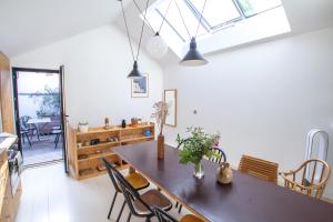 Bright & Eco-Friendly Wooden Home, A Peaceful Retreat Near Paris