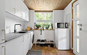 Nice Home In Faxe Ladeplads With Wifi