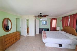 Oceanfront apartment in Oistins!
