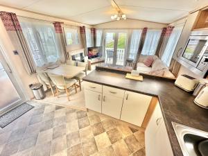 252 Wilksworth Caravan Park - Two Bedroom - Pool Access