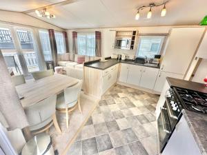 252 Wilksworth Caravan Park - Two Bedroom - Pool Access