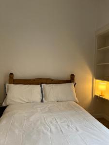 Spacious boutique two-bedroom apartment next to the castle