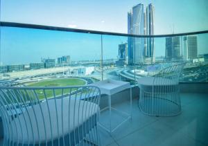 Spacious 1BR with Balcony & Rooftop Pool The Bay Business Bay