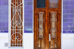 Artisan Haven: El Cabanyal Oasis