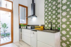 Artisan Haven: El Cabanyal Oasis