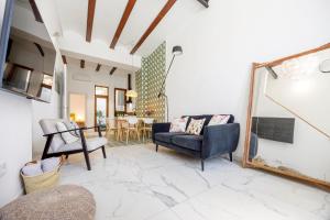 Artisan Haven: El Cabanyal Oasis