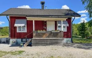 Nice Home In Ramnäs With Lake View - 萨拉