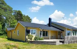 Cozy Home In Löttorp With Wifi - Byxelkrok