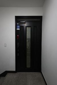 Free pick-up, 4 Beds, near Gangnam, Hongdae, Subway 8 mins, Spacious