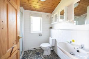 West Chalet At Tapnell Farm