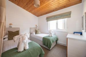 West Chalet At Tapnell Farm