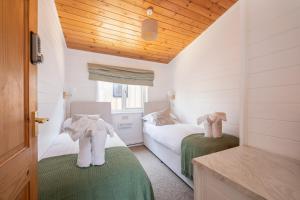 West Chalet At Tapnell Farm