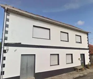 Amplia casa familiar - Portas