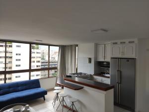 Apartamento cerca del Boulevard de Sabana Grande y zona comercial