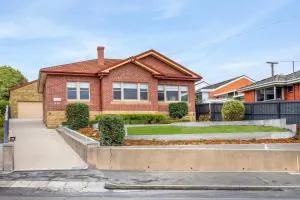 Gorgeous Hobart Accommodation - Park on Park - New Town - Lindisfarne