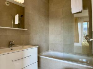 My Resid Appart Cannes Marina Montagne vue