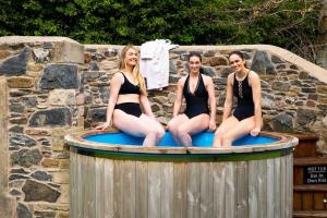 Luxury Pet-Friendly Retreat with Private Hot Tub