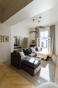 Immaculately styled and positioned with pool & bar