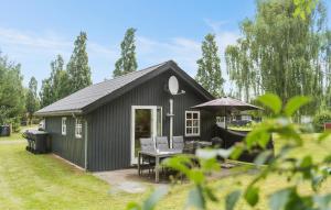 2 Bedroom Lovely Home In Hovborg - 3hvězdičkové hotely ve městě Hovborg