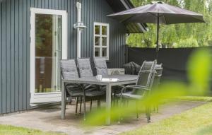 2 Bedroom Lovely Home In Hovborg