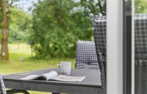 2 Bedroom Lovely Home In Hovborg