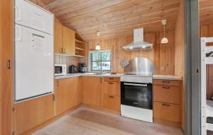 2 Bedroom Lovely Home In Hovborg