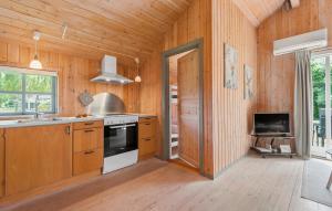 2 Bedroom Lovely Home In Hovborg